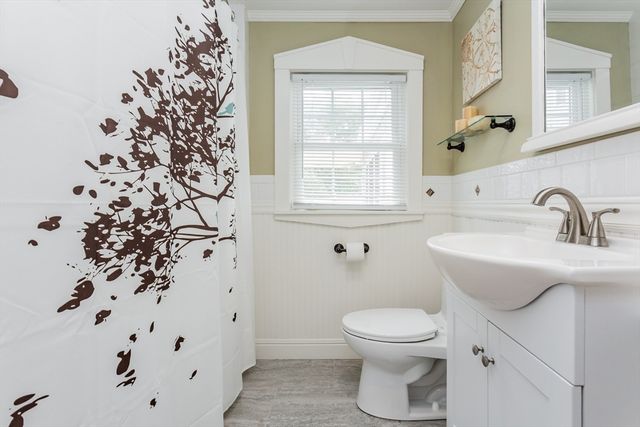 28 Winona Ave, Fairhaven, MA 02719