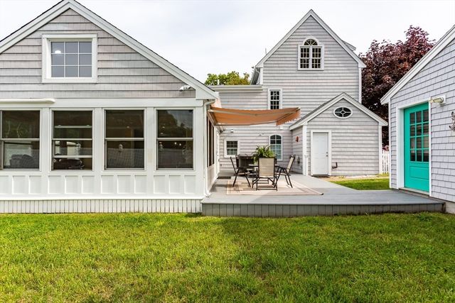 28 Winona Ave, Fairhaven, MA 02719