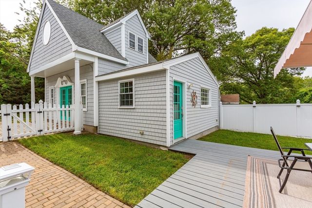 28 Winona Ave, Fairhaven, MA 02719