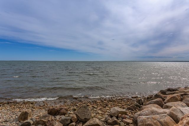 28 Winona Ave, Fairhaven, MA 02719