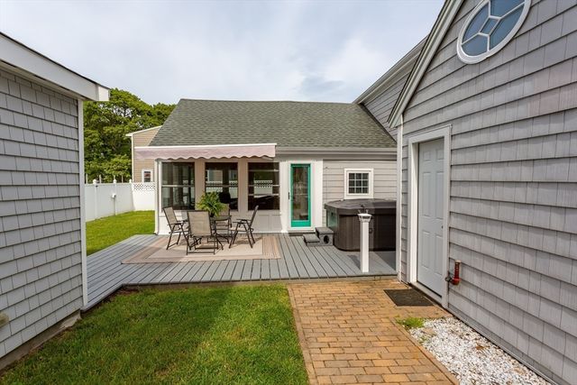 28 Winona Ave, Fairhaven, MA 02719