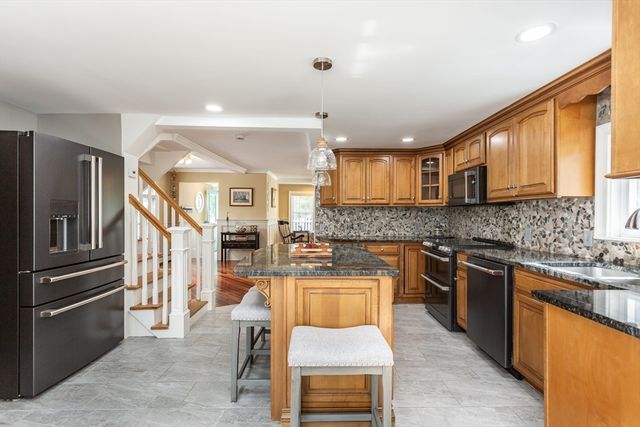 28 Winona Ave, Fairhaven, MA 02719