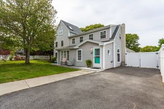 28 Winona Ave, Fairhaven, MA 02719