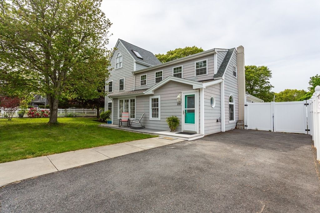 28 Winona Ave, Fairhaven, MA 02719