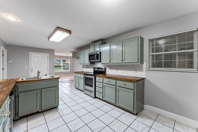 4476 Sandingham Street, Fayetteville, AR 72704
