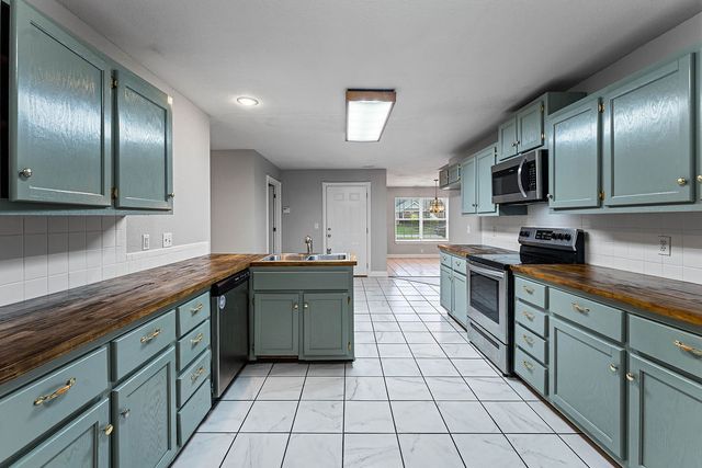 4476 Sandingham Street, Fayetteville, AR 72704