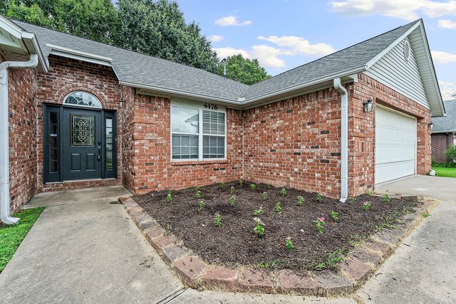 4476 Sandingham Street, Fayetteville, AR 72704