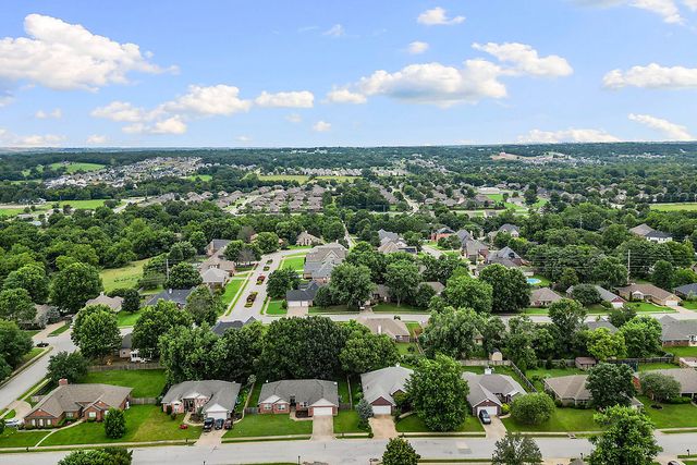 4476 Sandingham Street, Fayetteville, AR 72704