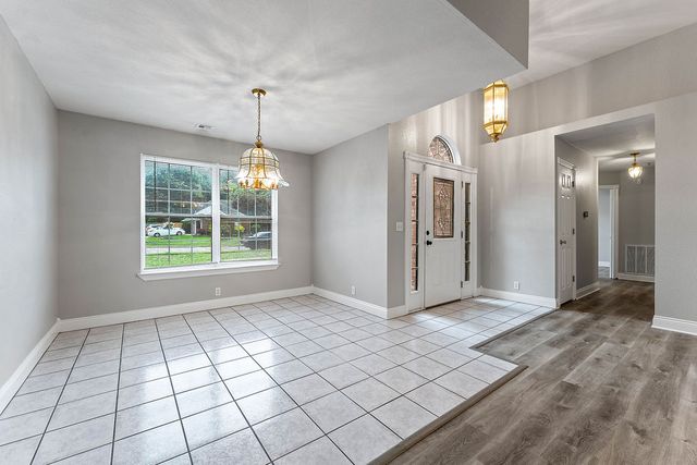 4476 Sandingham Street, Fayetteville, AR 72704