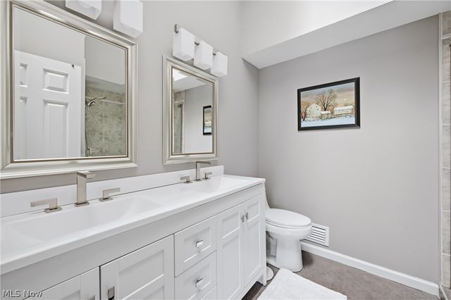 347 N Bayshore Drive, Columbiana, OH 44408