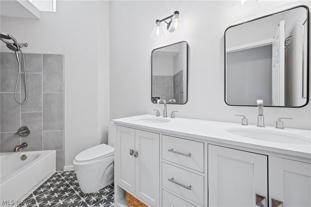 347 N Bayshore Drive, Columbiana, OH 44408