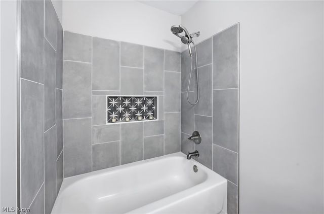347 N Bayshore Drive, Columbiana, OH 44408