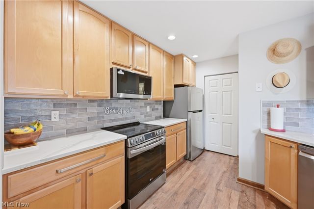 347 N Bayshore Drive, Columbiana, OH 44408