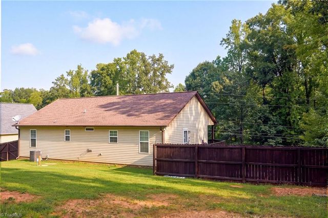 133 Lake Drive 9, Lexington, NC 27292