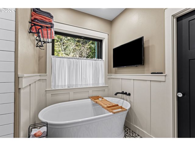 83489 JENSEN Ln, Florence, OR 97439