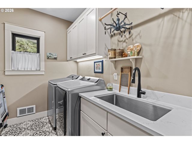 83489 JENSEN Ln, Florence, OR 97439