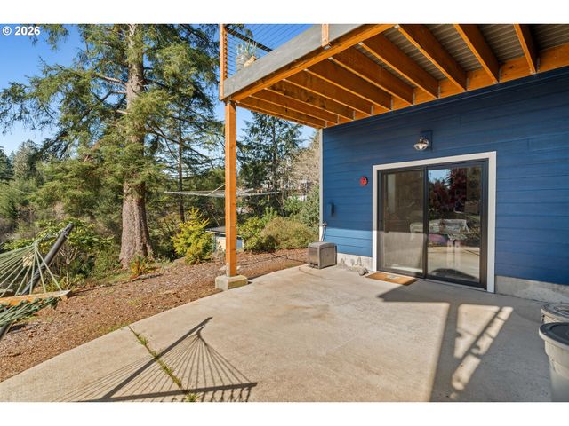 83489 JENSEN Ln, Florence, OR 97439