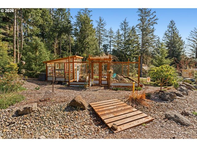 83489 JENSEN Ln, Florence, OR 97439