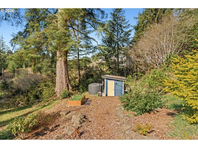 83489 JENSEN Ln, Florence, OR 97439