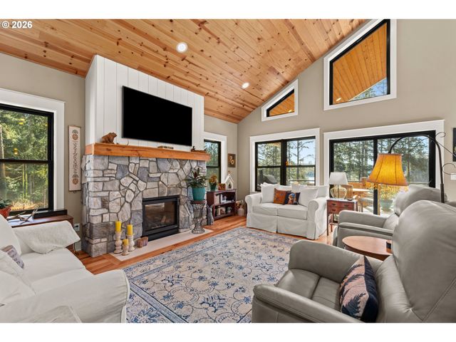 83489 JENSEN Ln, Florence, OR 97439