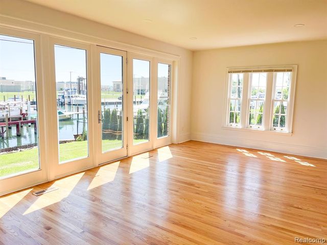 488 Parkview Drive, Detroit, MI 48214