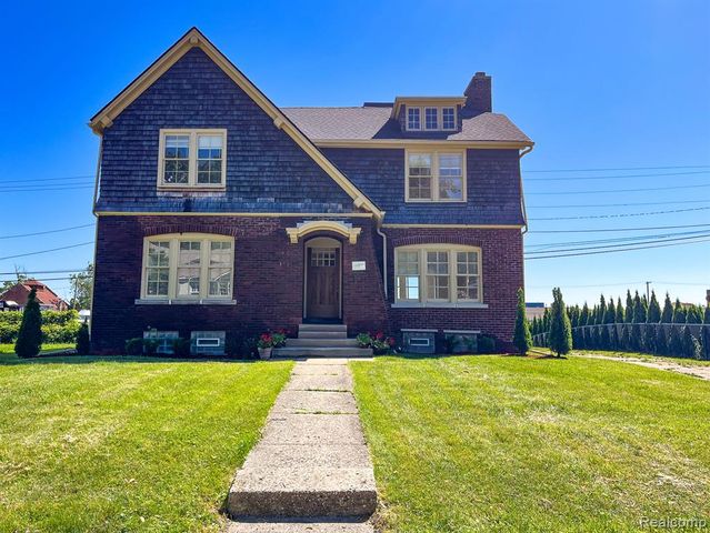 488 Parkview Drive, Detroit, MI 48214