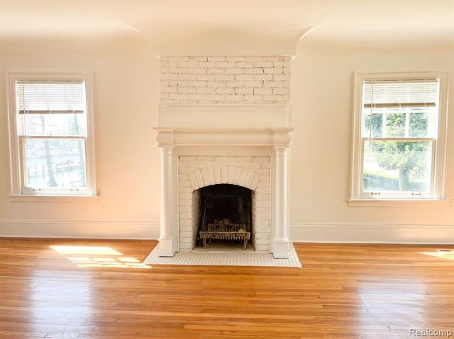 488 Parkview Drive, Detroit, MI 48214