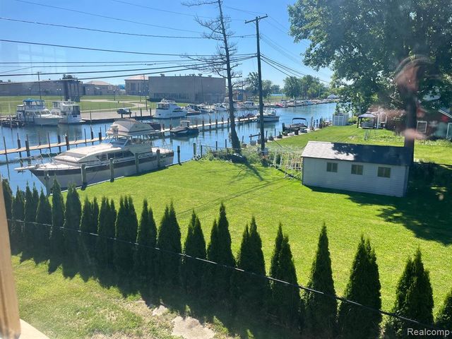 488 Parkview Drive, Detroit, MI 48214