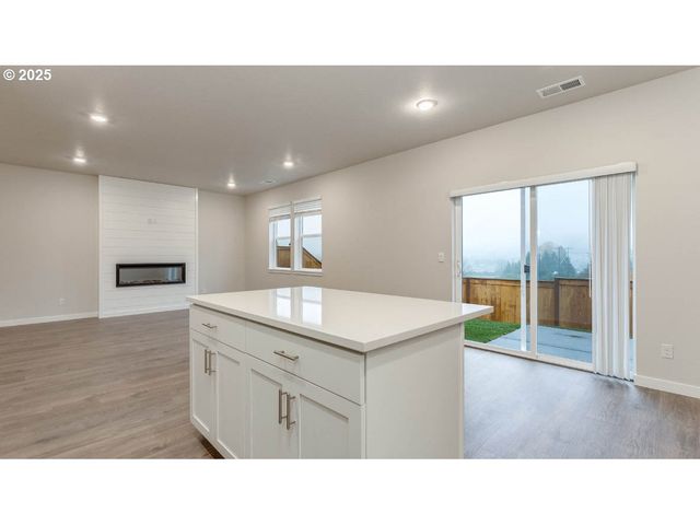 9463 Se Crystal Rose St, Happy Valley, OR 97086