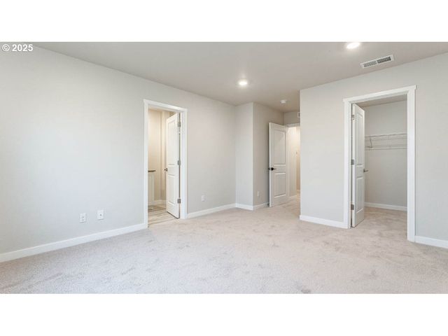 9463 Se Crystal Rose St, Happy Valley, OR 97086