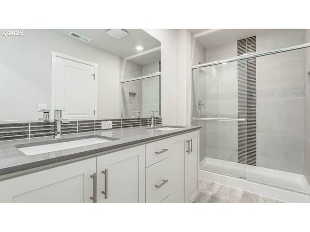 9463 Se Crystal Rose St, Happy Valley, OR 97086