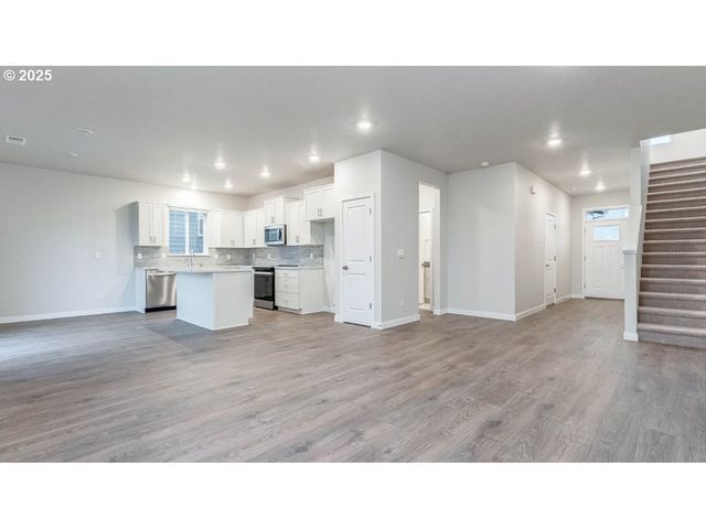 9463 Se Crystal Rose St, Happy Valley, OR 97086