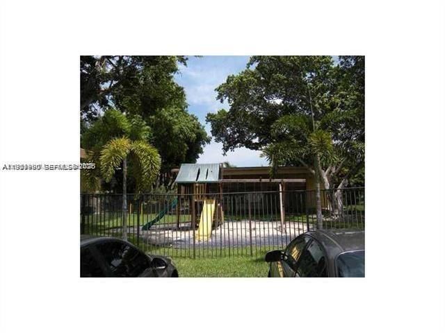 2530 NW 39th Way 102, Lauderdale Lakes, FL 33311