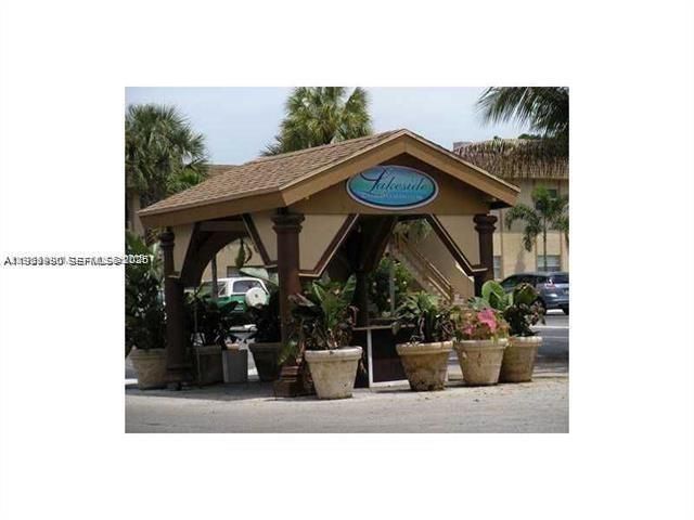 2530 NW 39th Way 102, Lauderdale Lakes, FL 33311