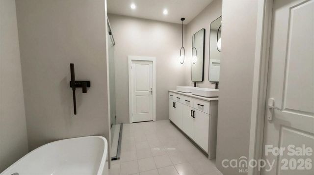 753 Chatsworth Circle, Lenoir, NC 28645
