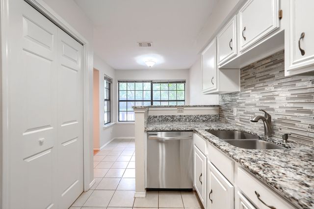 406 Santa Fe Trail 45, Irving, TX 75063