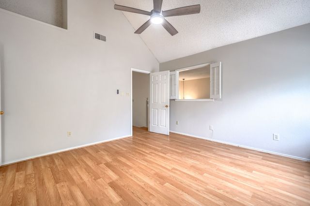 406 Santa Fe Trail 45, Irving, TX 75063