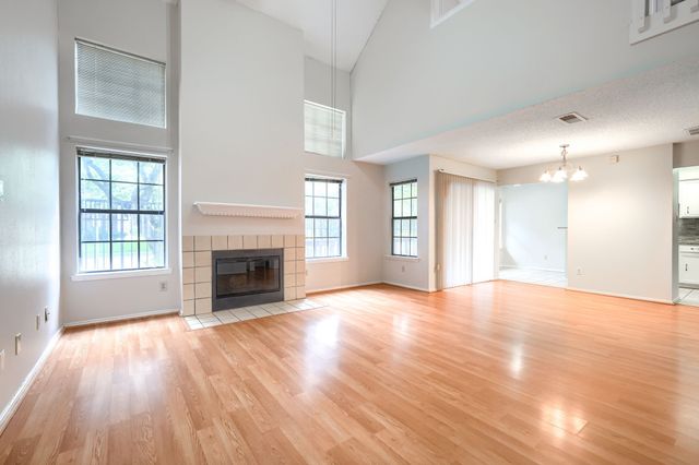 406 Santa Fe Trail 45, Irving, TX 75063