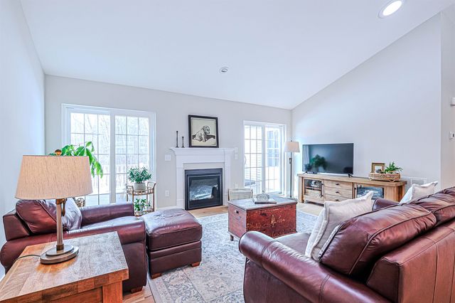 7 Cardinal Lane B, Epping, NH 03042