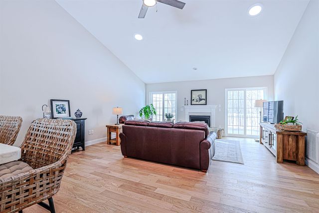 7 Cardinal Lane B, Epping, NH 03042