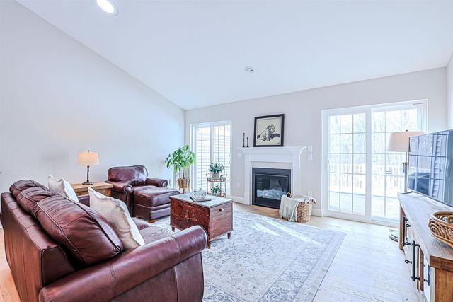 7 Cardinal Lane B, Epping, NH 03042