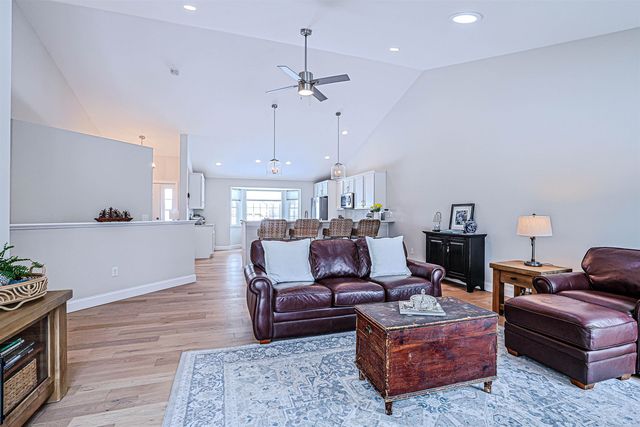 7 Cardinal Lane B, Epping, NH 03042