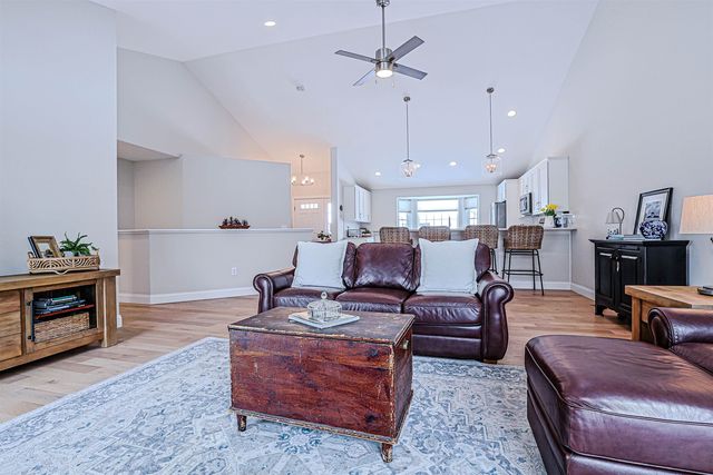 7 Cardinal Lane B, Epping, NH 03042