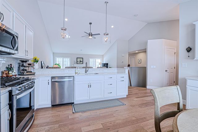 7 Cardinal Lane B, Epping, NH 03042