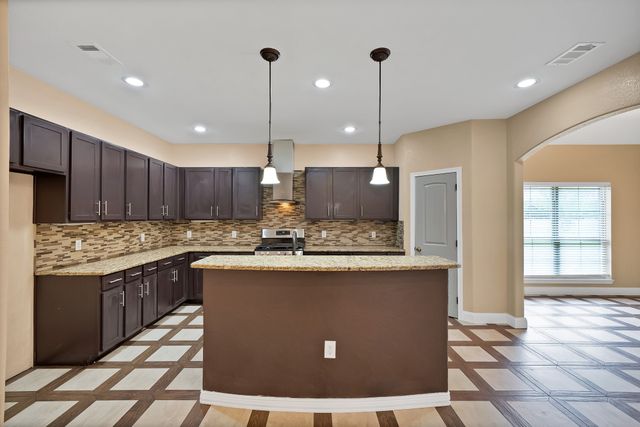 151 Crump Circle, Red Oak, TX 75154