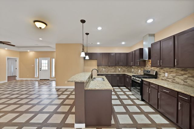 151 Crump Circle, Red Oak, TX 75154