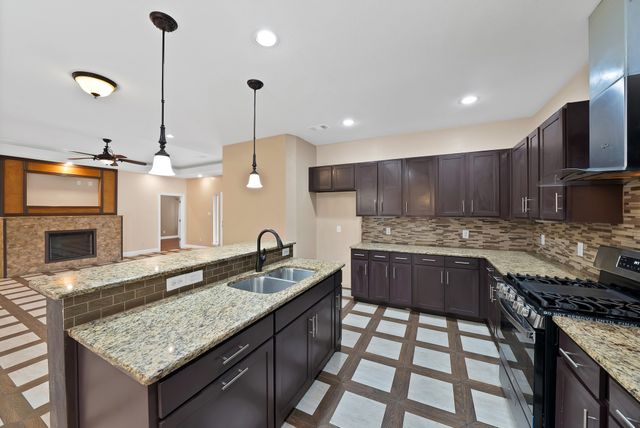 151 Crump Circle, Red Oak, TX 75154