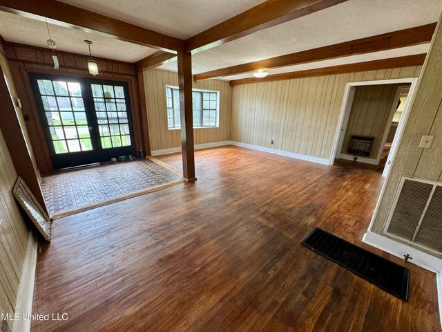 221 N Third Avenue, Cleveland, MS 38732