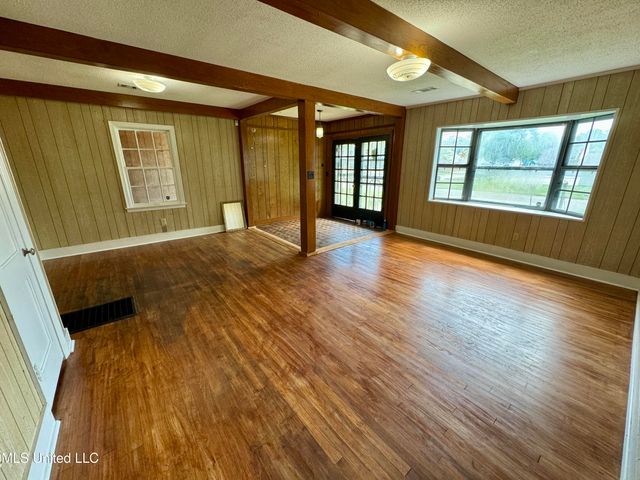 221 N Third Avenue, Cleveland, MS 38732