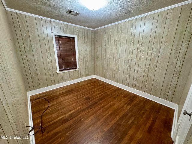 221 N Third Avenue, Cleveland, MS 38732